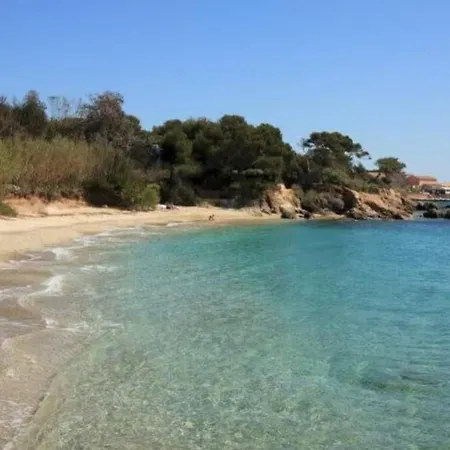 A 500 M Bord De Giens * 히에레