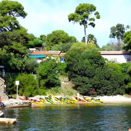 A 500 M Bord De Giens 히에레